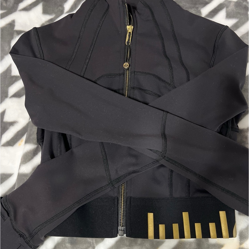 lululemon define jacket cropped, never worn, LIMITED EDITION!